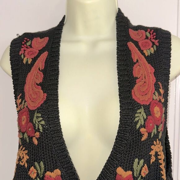 Vintage 80s/90s Knit Stitches Floral Embroidered Black Knit Long Sweater Vest - Picture 2 of 7